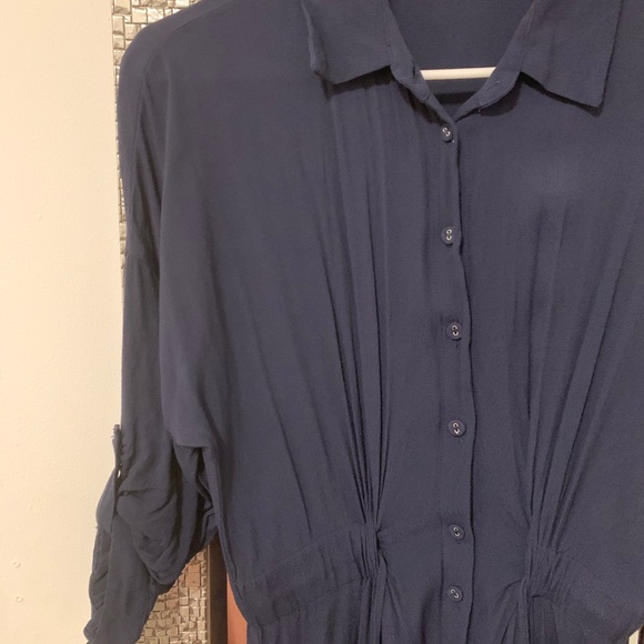 A dress - Picture 4 of 4